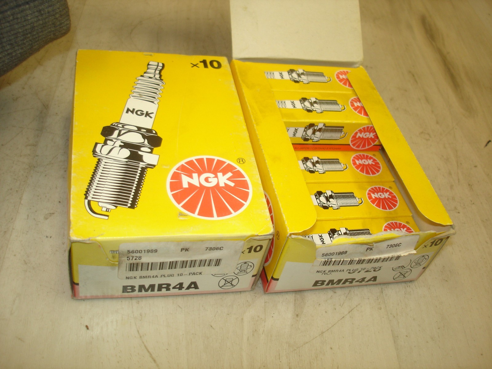 NGK BMR4A Spark Plugs 5728    QTY 17 lot NEW