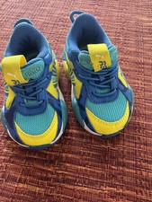 Toddler Tennis Shoes Kinderfit running system. Size 4C