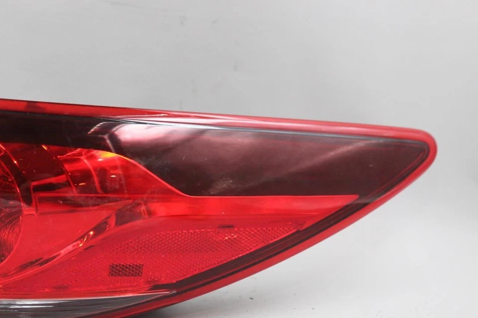 Cuarto de luz trasera para pasajero derecho montado en panel para MAZDA 6 2014-17 OEM #41313 Foto 2 de 4