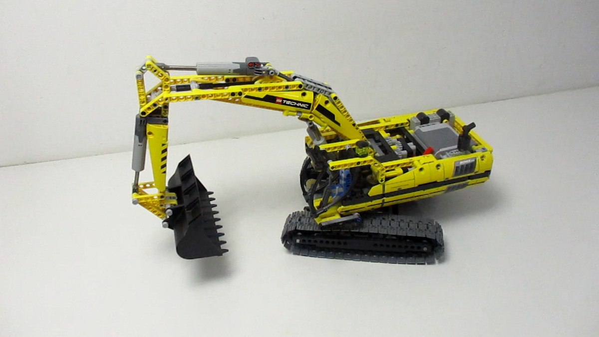 AH 10) Lego Technic 8043 Motorized Crawler Excavator with original