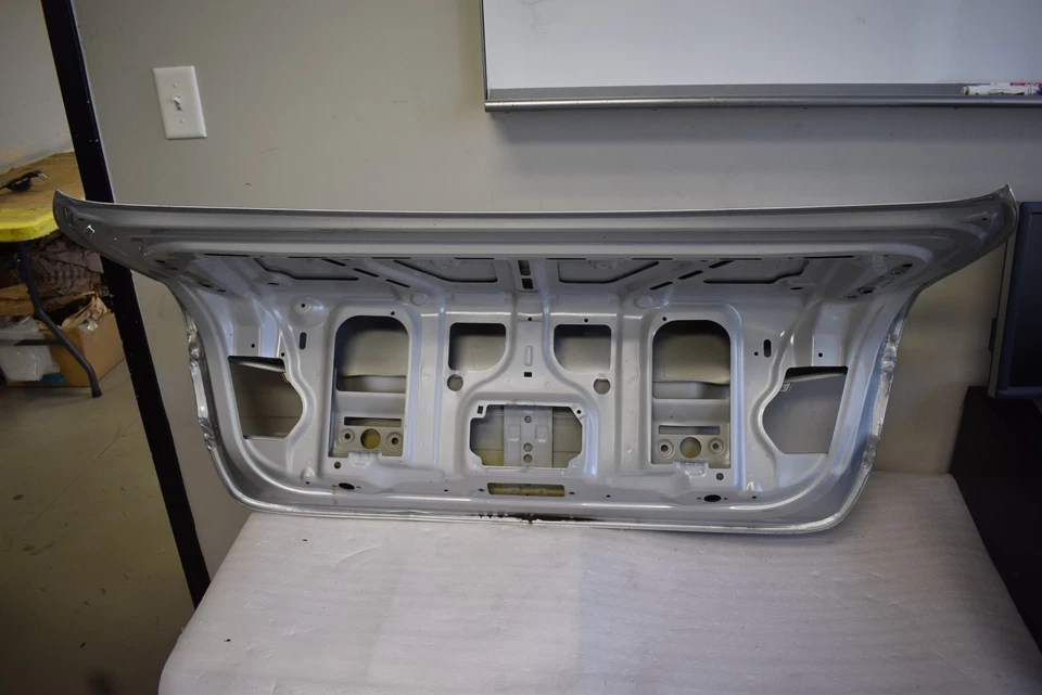 BMW 328I 2015 tapa trasera del maletero OEM de fábrica Foto 4 de 4