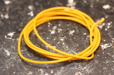 LUTHIERPARTS 22 AWG Cloth 7-Strand Copper Hook-Up Wire soldered Yellow Vintage type
