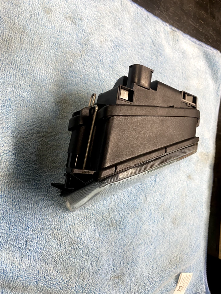 Conjunto de faros antiniebla laterales izquierdos BMW Z3 528i 540i 1996-2002 OEM nuevo stock antiguo 63178381977 Foto 4 de 4