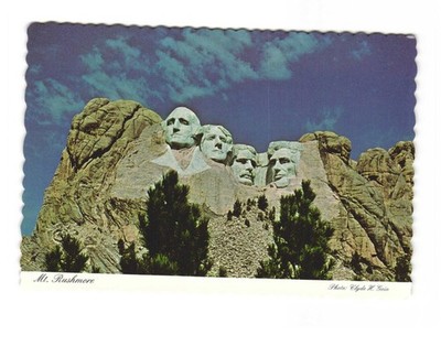 Mount Rushmore Shrine of Democracy Vintage postcard unposted