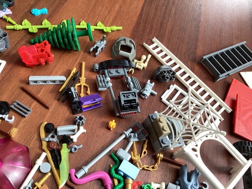 Lego gemischte Ersatzteile 830 g Waffen Werkzeug Essen Tiere Figuren Hüte - Bild 7 von 15
