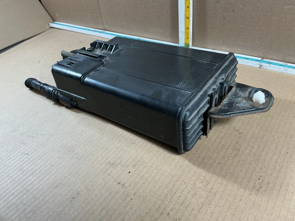 Evaporador de vapor de combustible Toyota Sienna 2011-2016 bote de carbón 77740-08070 OEM Foto 2 de 4