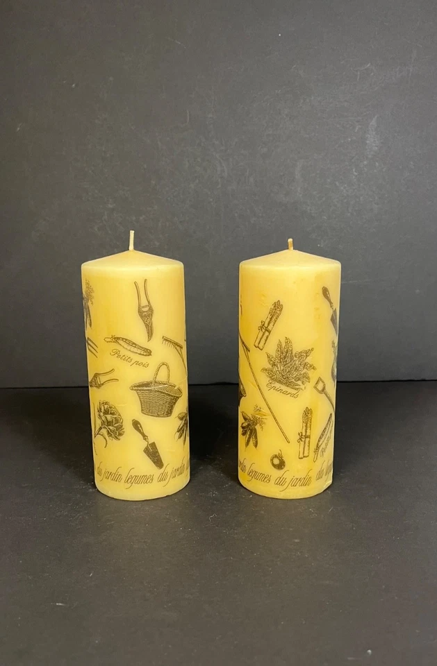 Rosalind Walshe Juego de 2 Velas Pilar Amarillas Rústicas Lengua Francesa ~ SIN USAR Foto 3 de 4