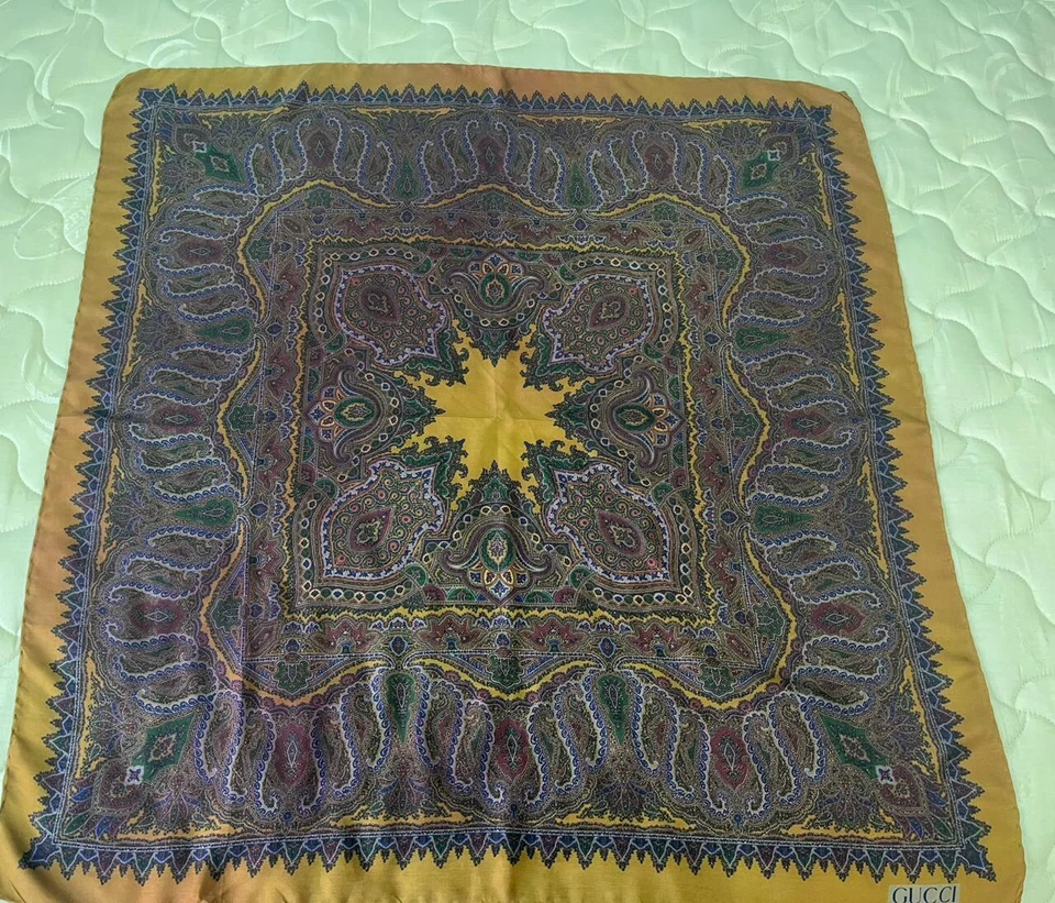 S3# Gucci Paisley Bohemio Multicolor Cuadrado Seda Bufanda 34 pulgadas Foto 2 de 4