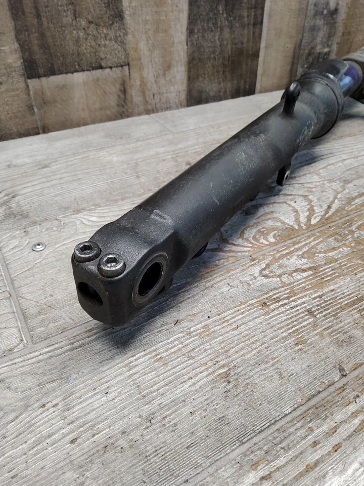 2008 08 06-09 Yamaha YZF-R6S R6S garfos dianteiros tubos de suspensão dobrados  - Imagem 3 de 4