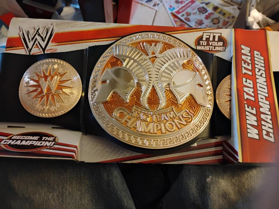 Cinturón WWE World Wrestling Entertainment Tag Team Championship Belt 2010 Foto 2 de 3