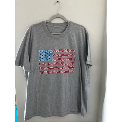 St. John's Bay Gray Short Sleeve Tee with Blue and Red Floral Flag