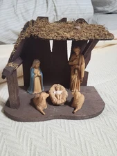 Vntg  Manger Scene  6" Ht×8" Wood/Plastic  No Box