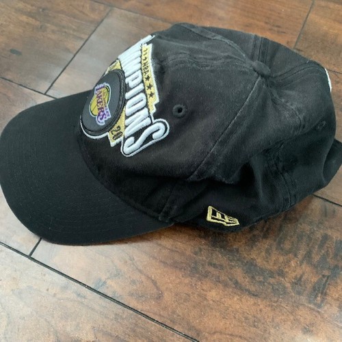 Sombrero Los Angeles Lakers New Era Logotipo 9 Twenty NBA Champions 2020 Ajuste de Trofeo - Imagen 3 de 24