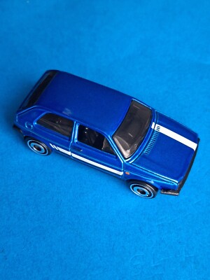 Volkswagen Golf 1   1:64 Hot wheels 2022 VW 1989 fyd60 blue white black Loo