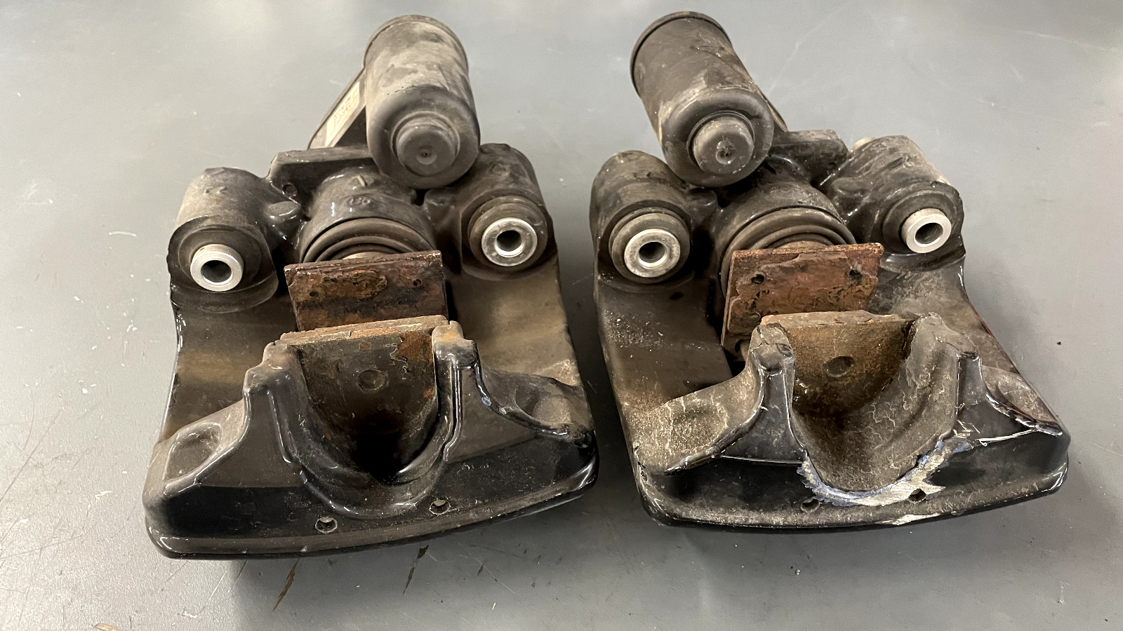 Audi R8 Gen2 Rear Parking Brake Caliper Set 4S0615404C 4S0615403C
