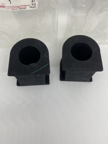 FRONT ANTI ROLL BAR BUSH KIT GENUINE 30MM 48815-0K010 TOYOTA HILUX MK6/7 2005-17 - Picture 4 of 13