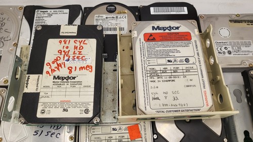 CONNER SCSI-2 , MAXTOR & More UNTESTED Vintage & Rare Hard Drives, Lot of 12 - Picture 2 of 10