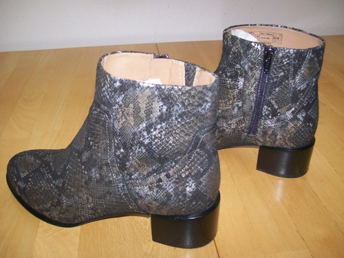 New in Box Vionic *Kamryn* Black Pewter Snakeskin Leather Ankle Boots Women's 7 - Picture 7 of 12