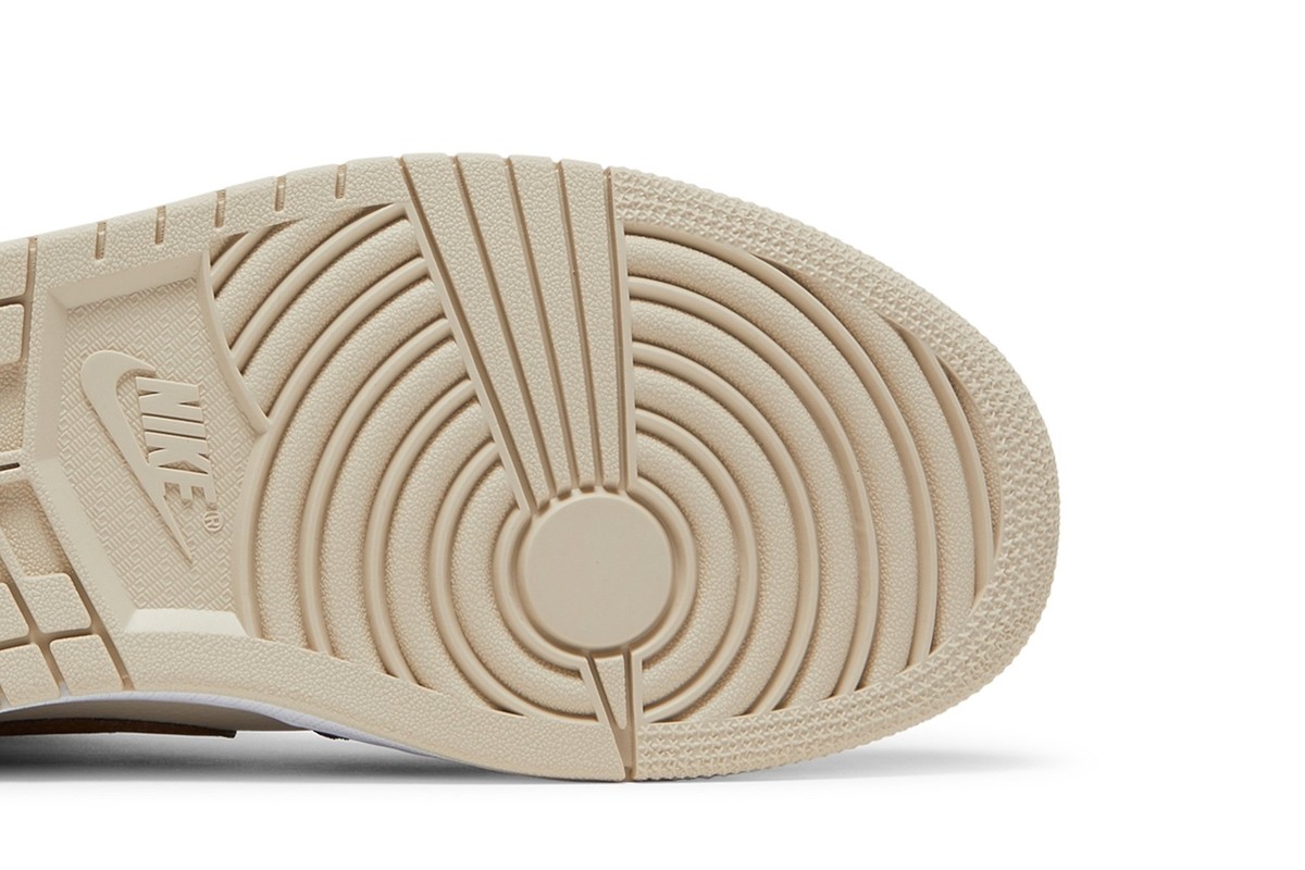 スニーカー Nike Air Jordan 1 Mid SE Cream Dark Chocolate Women's Air Jordan 1 Mid, SE Cream Dark Chocolate