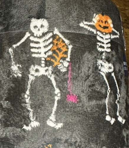 NUEVO -ESQUELETOS HALLOWEEN- KOHLS EL GRANDE- MANTA DE PELUCHE 5X6 PIES - Imagen 4 de 7