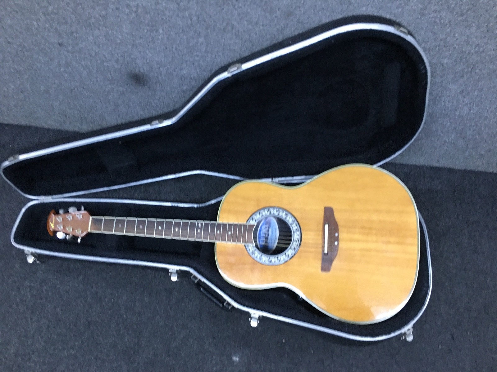 Vintage USA Ovation Ultra Series 1517 Acoustic Electric Guitar w /  HARD CASE