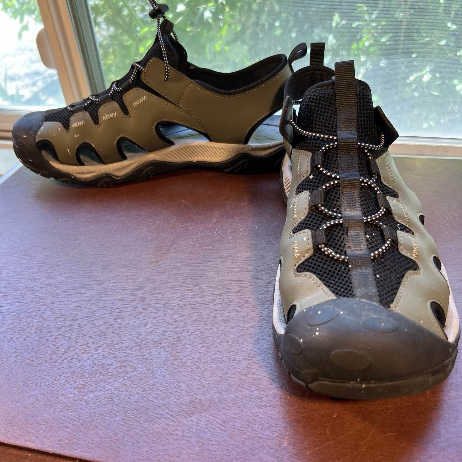 CAMEL CROWN Mens Hiking Sandals Adjustable Closed Toe Sandals Size 11 *See Pics*