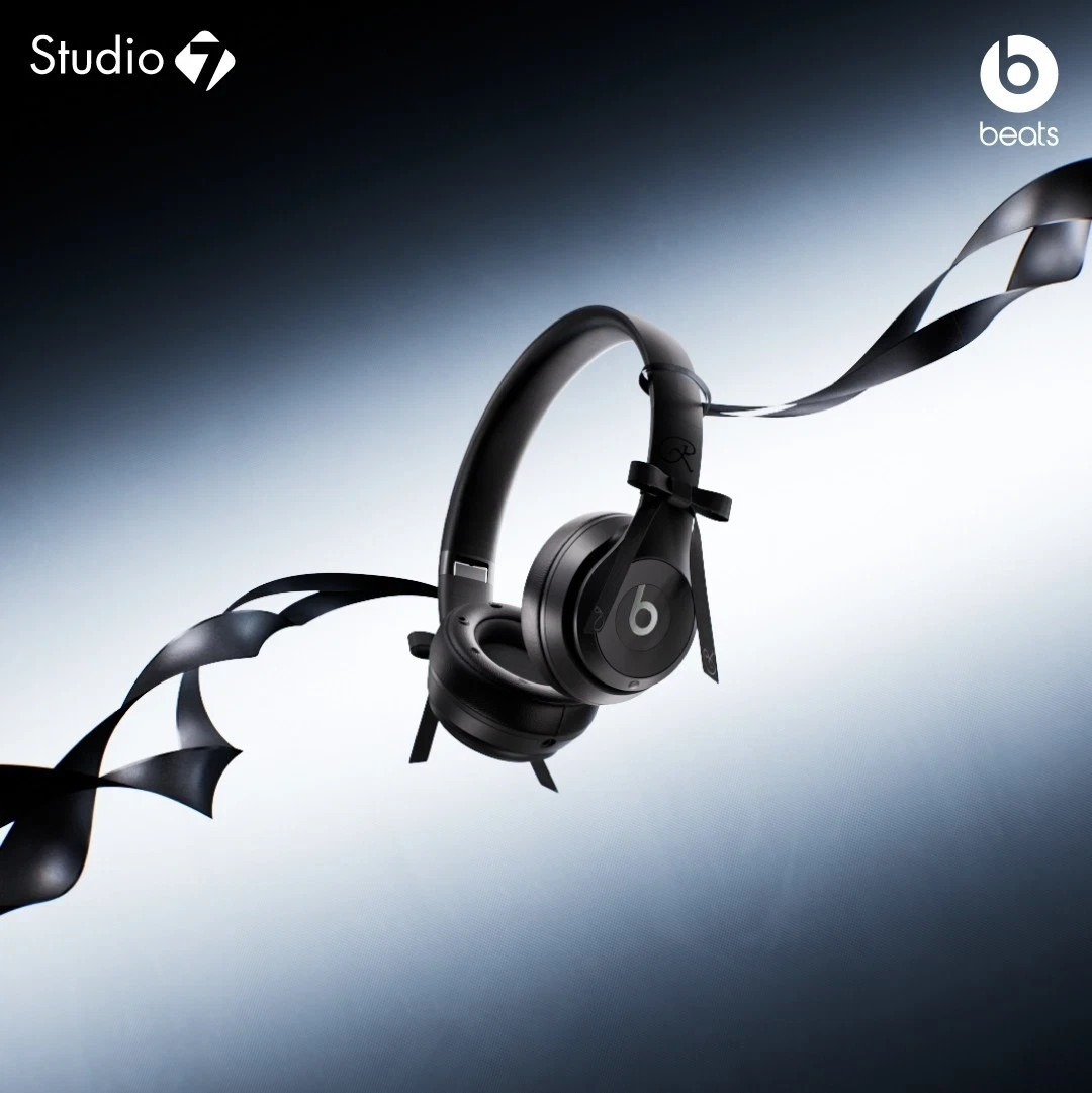 【新品】Beats Solo 4 JENNIE Special Edition Authentic Beats Solo 4 x JENNIE Special Edition – Onyx Black