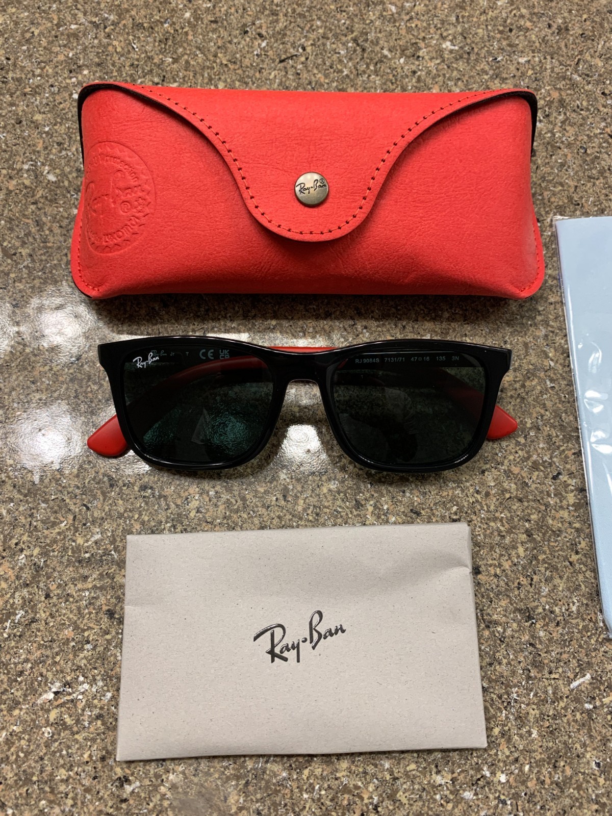 Kids/Junior Ray-Ban Sunglasses (RJ9084S )