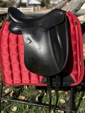 Bates Innova+ Dressage Saddle with  Easy Change Gullet System