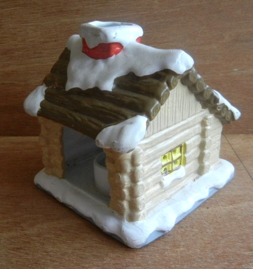 H.L. SNOW COVERED LOG CABIN TEA LIGHT CANDLE HOLDER W/TEA LIGHT CERAMIC TAIWAN