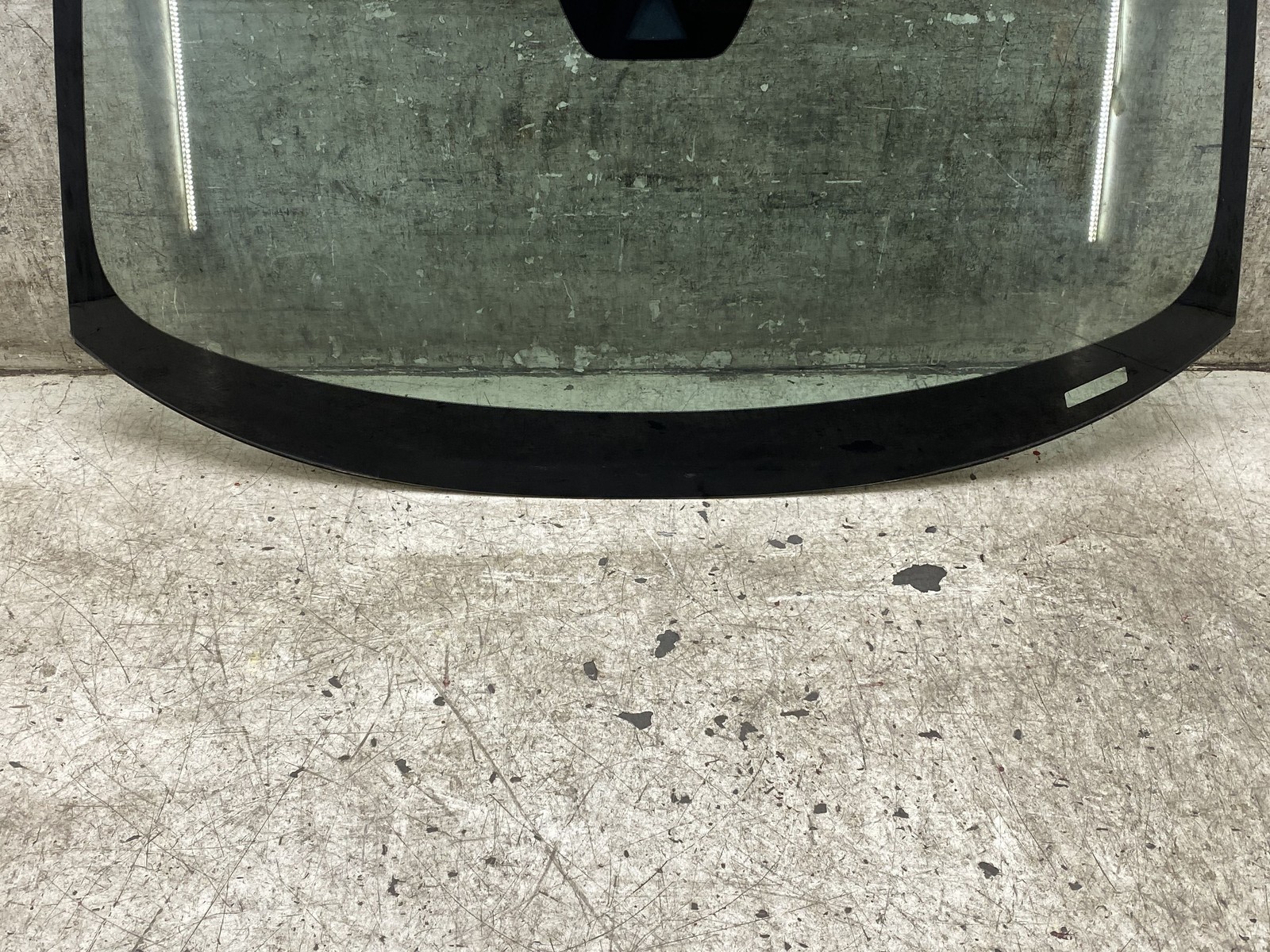 2020 2021 2022 2023 2024 2025 ASTON MARTIN DBX OEM FRONT WINDSHIELD