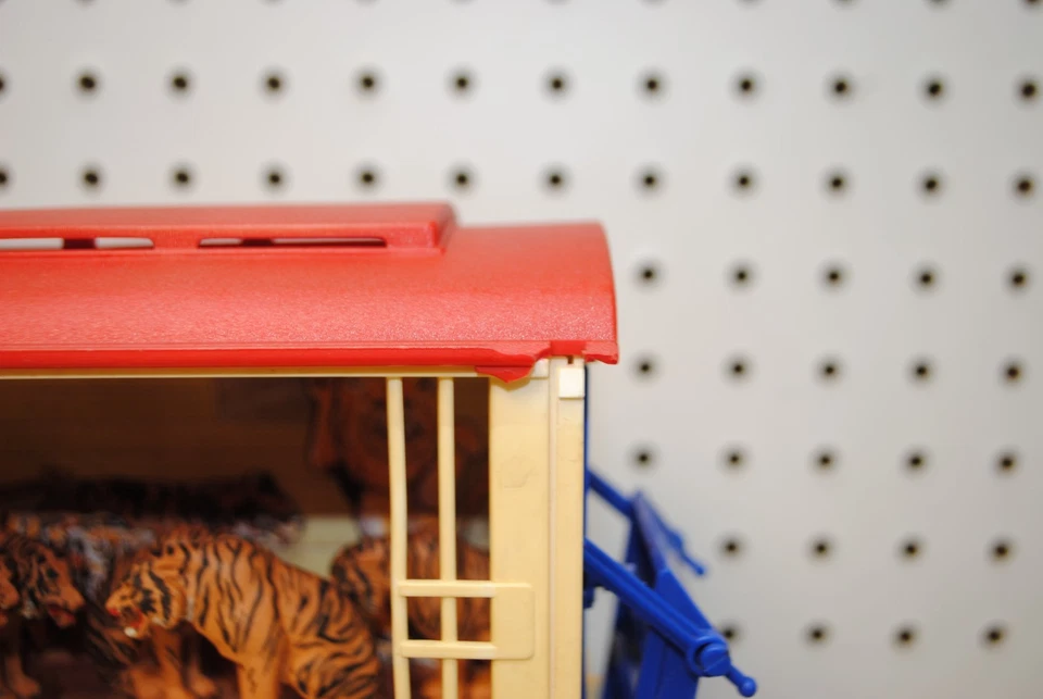 LGB 4038 Circus Flat Car w/Animal Cage Trailer & Tiger Figures *G-Scale* - Image 4 of 4