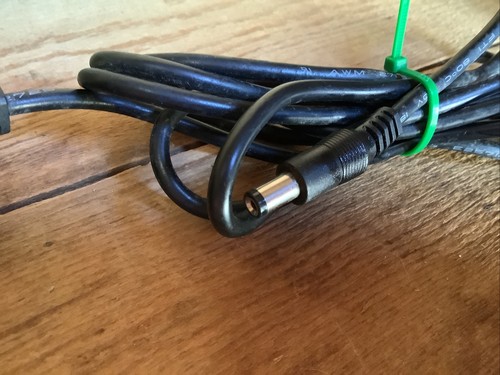 Adaptador de cable de alimentación para extractor de leche Medela U090100D31 9207010 Rev P - Original - Imagen 3 de 3
