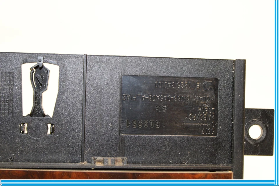 07-11 Jaguar XKR Bandeja de Cenizas Almacenamiento Encendedor Salida Potencia Madera Grano Borde Bisel Foto 2 de 4