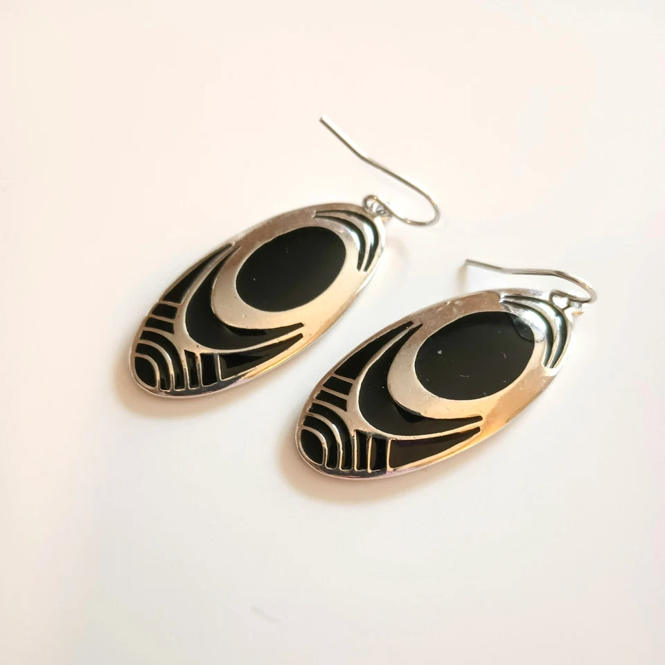 Pendientes colgantes de plata y esmalte negro ovalados gancho de pescado alargados colgantes Foto 2 de 4