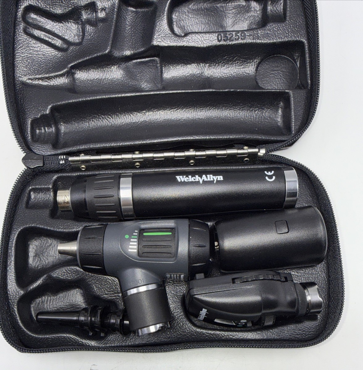 Welch Allyn Lithium Ion Set MacroView Otoscope 23820