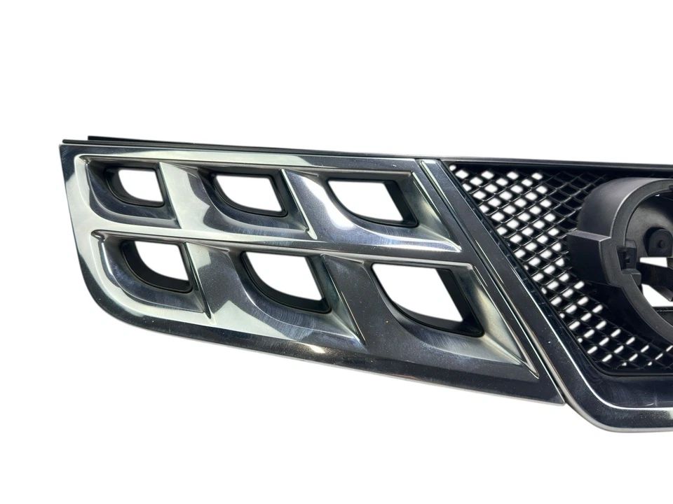 REJILLA DE PARACHOQUES DELANTERO NISSAN ROGUE 2011-2015 CON CÁMARA Y EMBLEMA OEM 623101VX0A Foto 2 de 4