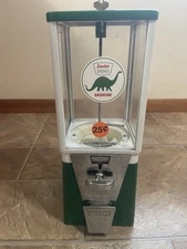 SINCLAIR "DINO" gasoline Bubblegum Machine--25 cents--Oak brand--works + has key