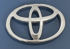 2004-2006 Toyota Sienna Front Hood Emblem Oem 75314-ae010 2004-2006 Toyota Sienna Front Hood Emblem Oem 75314-ae010