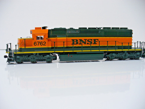 Locomotora de producción media KATO 37-6613A escala HO EMD SD40-2, BNSF #6762 | Zustand: New