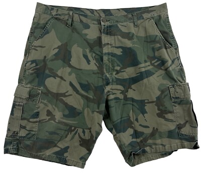 Wrangler Authentic Men Green Camouflage Cargo Shorts Sz 42 Regular
