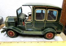 Vintage SH Horikawa Japan Tin Toy battery Operated car, untested, nice colors
