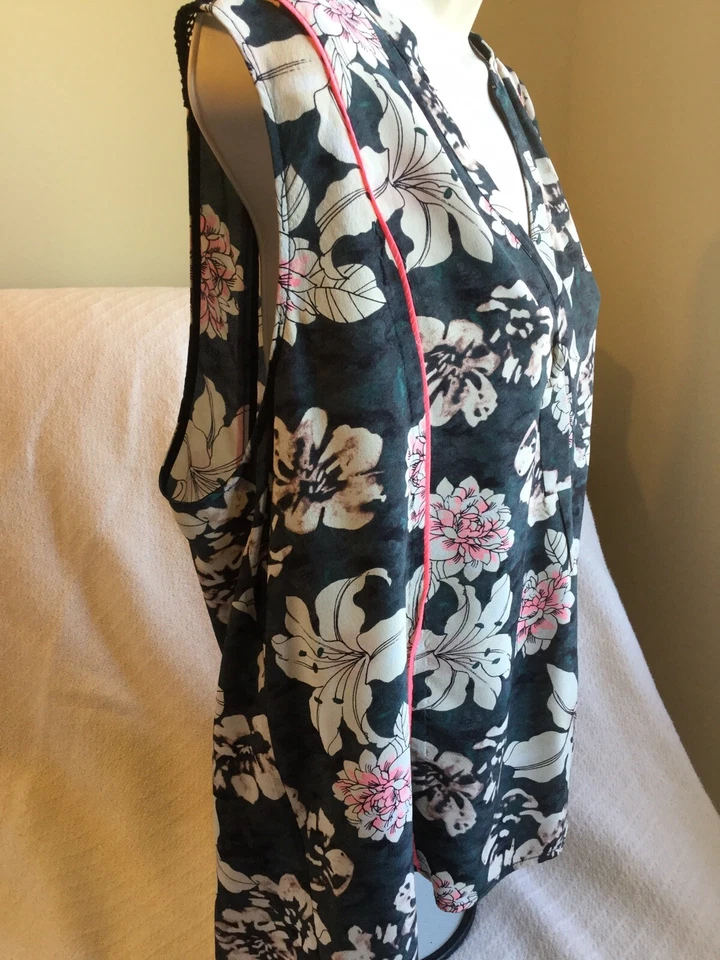 Adorable Top Elizabeth & James Seda Floral Sin Mangas Talla XL Foto 2 de 4