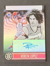Robin Lopez 2020-21 Panini Illusions Trophy Collection Signatures Auto #TC-RLP