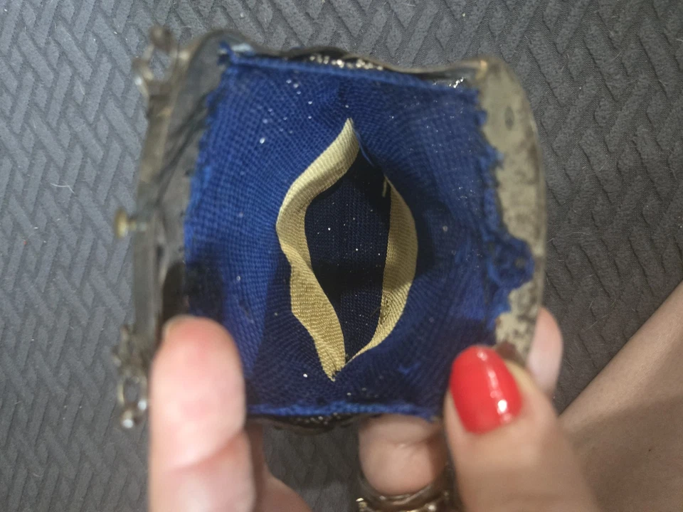 Antiguo bolso de noche Art Deco con cuentas de vidrio cinta cordón flecos aleta Foto 3 de 4