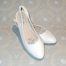 Beacon Fashion White Pointed-toe Slingbacks