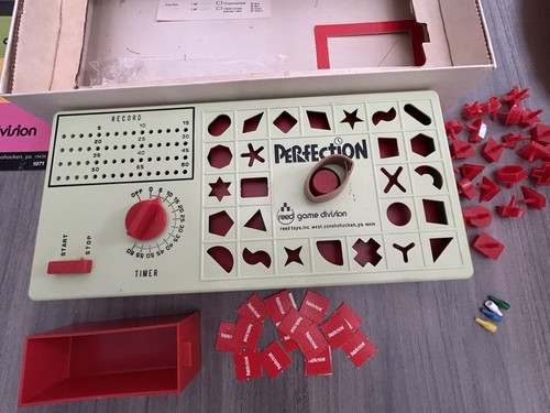 Vintage 1973 Perfection Game By Reed Toys Shape Sorting Complete Working EUC - Picture 4 of 11