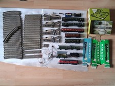 Konvolut Set Märklin H0 Eisenbahn Lok Waggons Schienen Weichen Bahnübergang u.m.