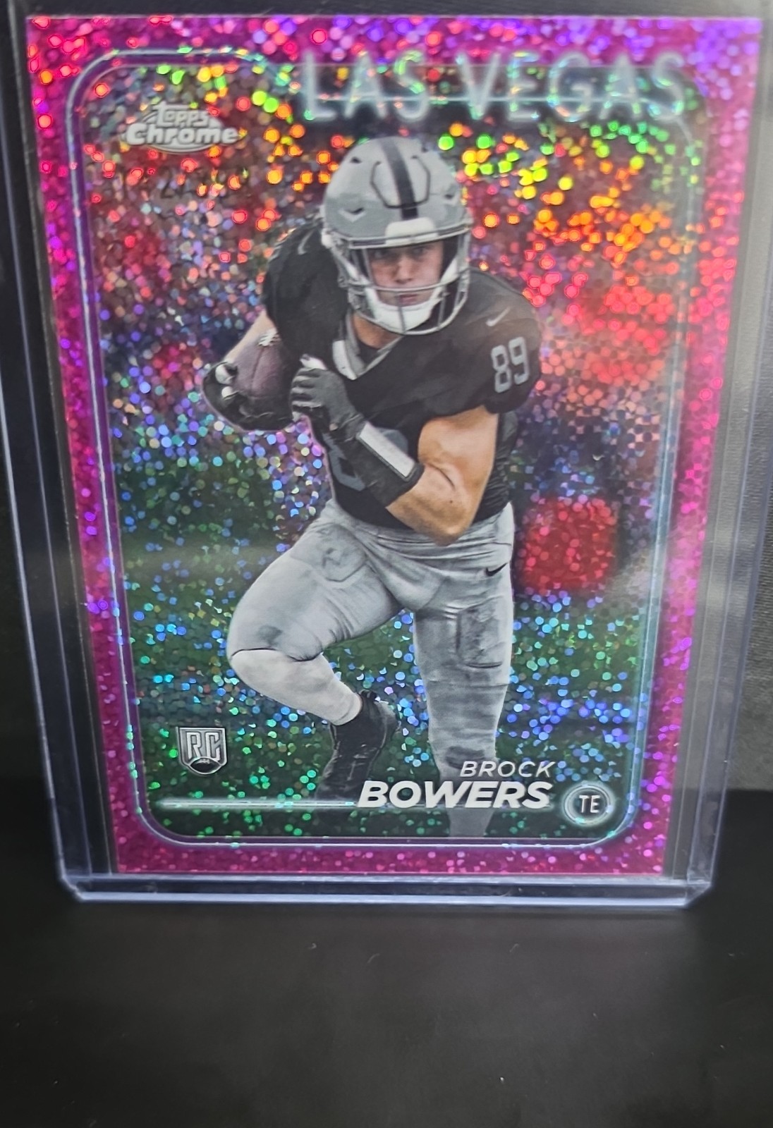 2024 Topps Chrome - Rookies Brock Bowers 207 Magenta Speckle Refractor /399 (RC)