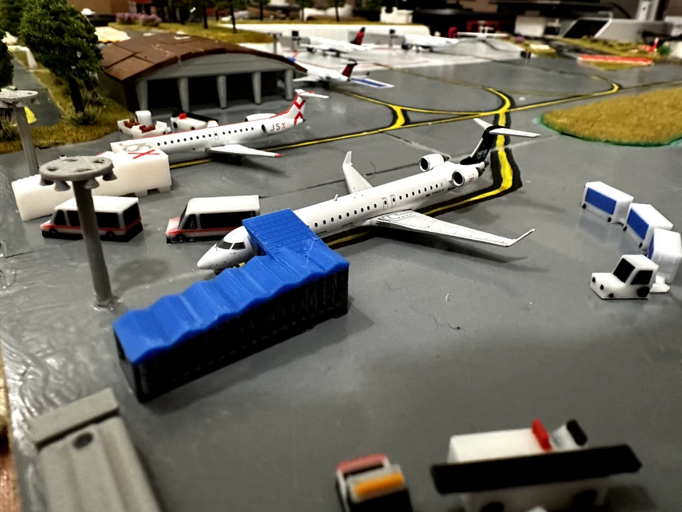 Пандус для реактивного моста в масштабе 1:400 (синий) — для моделей самолетов диорамы аэропорта модели GSE - Изображение 3 из 4